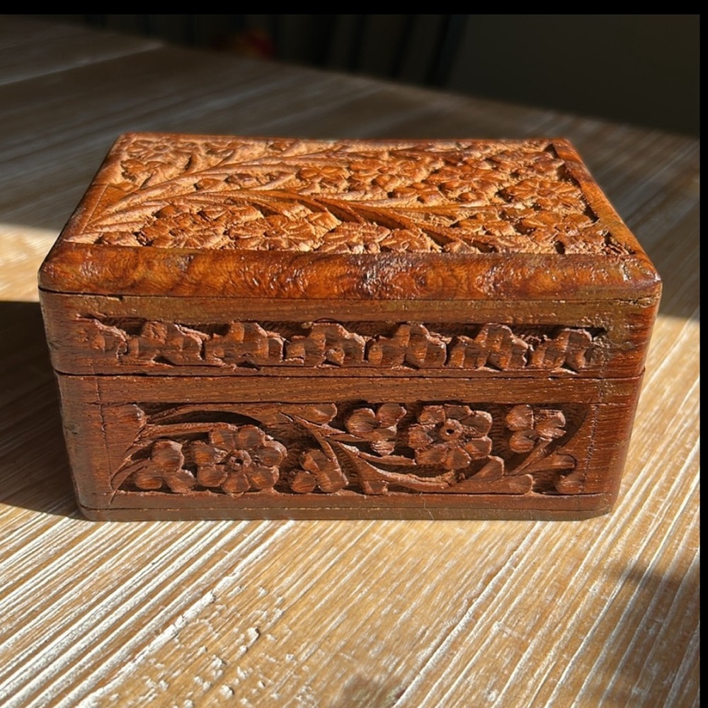 Vintage Hand-Carved Wooden Jewelry / Cards Box, India - Picture 12 of 12